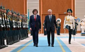 Премьер-министра Грузии во Дворце Независимости торжественно встретил Токаев