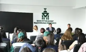 В Алматы молодежи рассказали, как новые нормы Конституции повлияют на жизнь граждан