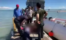 В Актау женщина упала в море при посадке на катер