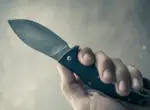 Пьяный алматинец после семейной ссоры вышел на улицу с ножом и попал в полицию