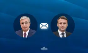 Токаев поздравил Макрона с главным праздником Франции