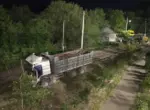Ночное столкновение двух грузовиков чуть не закончилось трагедией для жильцов частного дома в Алматы