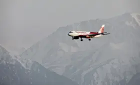 Два самолета FlyArystan экстренно изменили маршрут из-за ситуации в аэропорту Шымкента