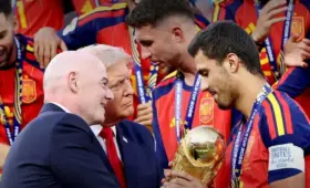 Президент ФИФА вручил лидерам сборной Испании чемпионские перстни