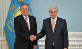Токаев встретился с сенатором США и получил приветствие от Трампа