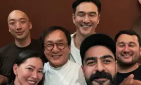 Джеки Чан пел песни Miyagi в компании Сабурова в Актау