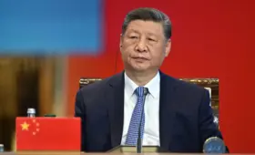 Си Цзиньпин вручил высшую партийную награду врачу казахского происхождения