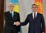Президент Казахстана посетит Чолпон-Ату по приглашению Садыра Жапарова