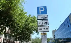 Жителям Алматы разрешат бесплатно парковать автомобиль возле дома