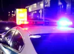 Автомобиль «запрыгнул» на крыльцо здания: полиция раскрыла детали в Жетысу