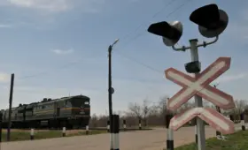 Казахстанец попал под поезд и получил тяжелые травмы