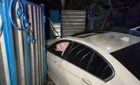 BMW снес ворота, а такси врезалось в столб: жесткое ДТП произошло в Алматы
