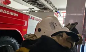 Пожар вспыхнул у супермаркета в Актобе рядом с жилым домом
