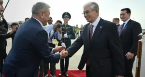 Токаев по приглашению Жапарова прибыл в Бишкек: раскрыты детали рабочего визита