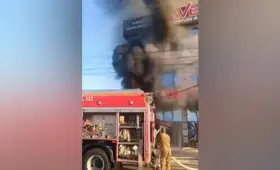 Трехэтажный компьютерный клуб загорелся в Таразе