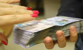 Учительницу задержали по подозрению в мошенничестве с квартирами в Актобе