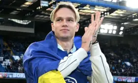 Дастан Сатпаев и Михаил Мудрик тепло переговорили на тренировке «Челси»