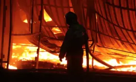 Пожар произошел в цехе по производству пластика под Алматы