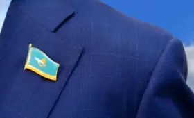 Из латуни вместо золота: как изменится нагрудный знак депутатов в Казахстане
