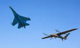 Военный истребитель и БПЛА появились в небе над портовым городом на юго-западе Казахстана