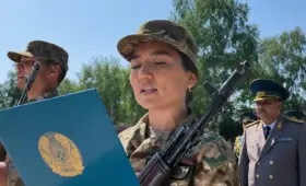 Девушка-айтыскер стала военнослужащей в Усть-Каменогорске