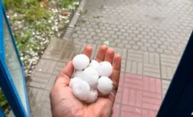 Аномально большой град обрушился на Усть-Каменогорск