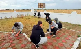 В ЗКО волонтеры благоустроили территорию комплекса «Принцесса Таксай»