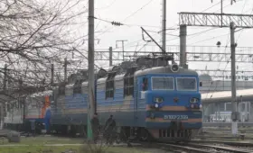 Грузовик столкнулся с тепловозом в Актюбинской области