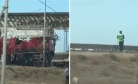 Грузовик стал причиной перекрытия дороги в Актау