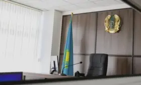 Женщину нашли мертвой, полицейского – без сознания: в Караганде начался суд