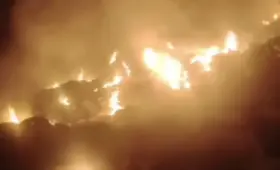 На нелегальной свалке в Алматы разгорелся крупный пожар