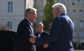 Токаев прибыл в резиденцию президента Германии: появились первые кадры