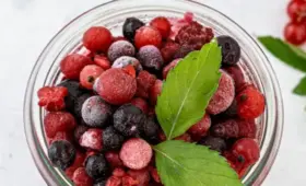 Замороженные ягоды стали причиной вспышки инфекции в США: продукцию отзывают