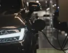 Япония готовит революцию для электрокаров: машины смогут заряжаться на ходу