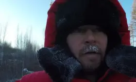 Мужчина пешком обошел землю, переплыв Каспийское море: сколько лет на это ушло
