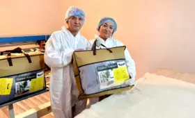 Укутать теплом: казахстанская семья шьет комфортные одеяла, которыми укрываются даже за границей