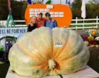 Тыква тяжелее коровы в два раза: в Книге рекордов Гиннесса появился абсолютный гигант
