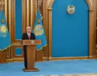 Глава государства вручил орден «Еңбек Даңқы» ІІІ степени механизатору из СКО