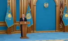Глава государства вручил орден «Еңбек Даңқы» ІІІ степени механизатору из СКО