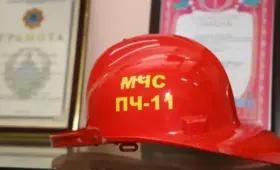 Дети переживали, спасатели действовали: кошку сняли из-под моста в Атырау