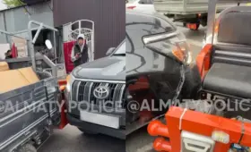 Вчера отработка по ним, сегодня – авария: в Алматы трицикл «подставился» под Prado