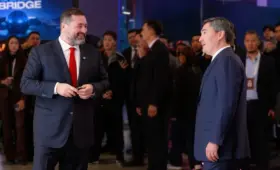 Михаил Ломтадзе показал премьер-министру возможности AI-помощника Kasper