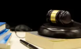 Насиловал, продавал сына и его друга педофилам: во Франции идет громкий судебный процесс