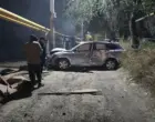 Едва не сорвался с горы: внедорожник на скорости врезался в столб в Алматы